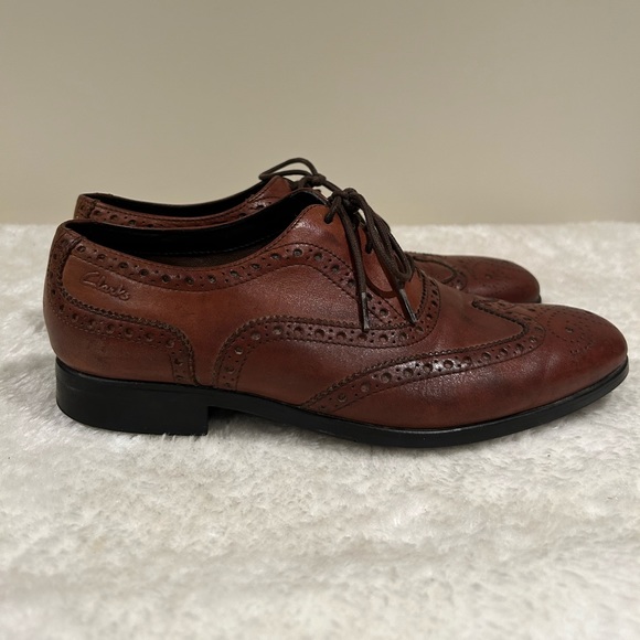 Clark’s Wingtip Leather Oxfords - Picture 1 of 11